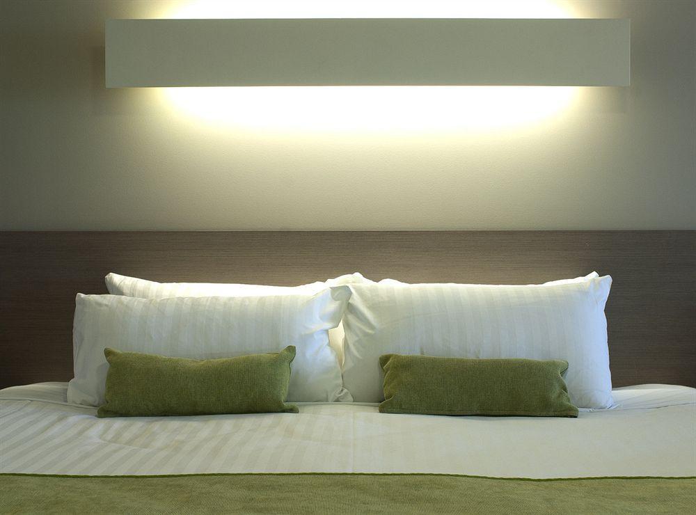 Abode Gungahlin Aparthotel Canberra Exteriör bild