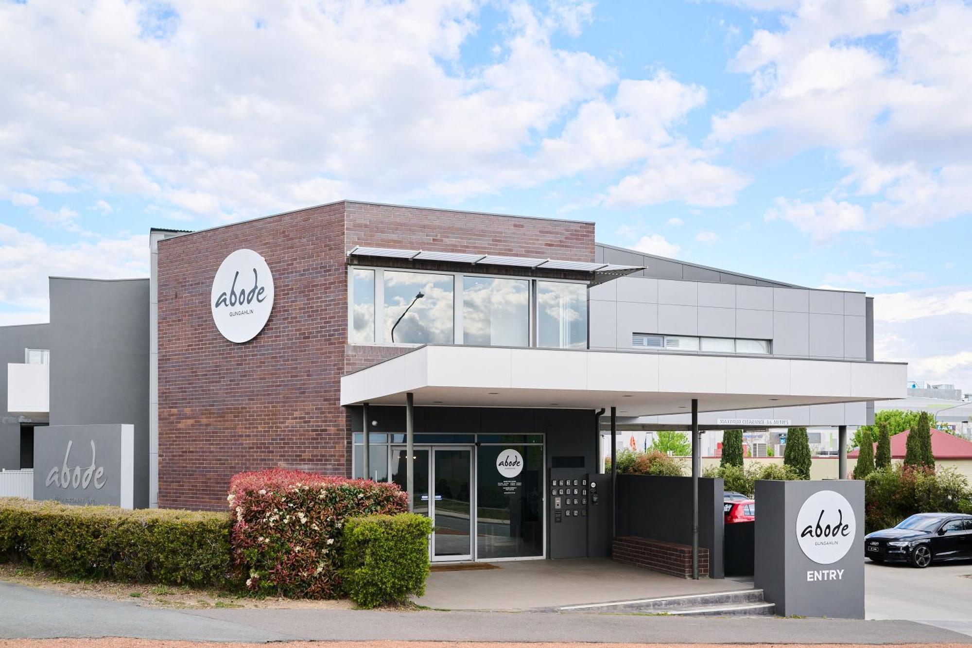Abode Gungahlin Aparthotel Canberra Exteriör bild