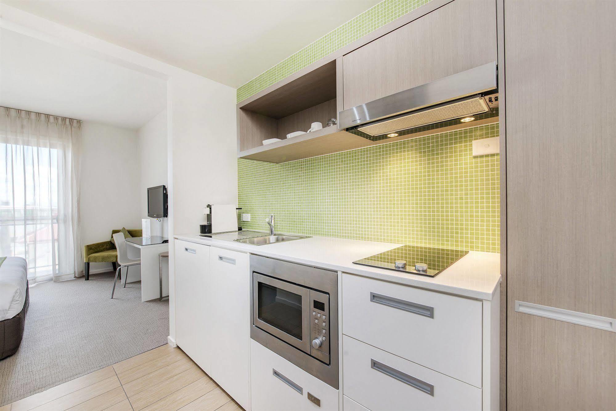 Abode Gungahlin Aparthotel Canberra Exteriör bild